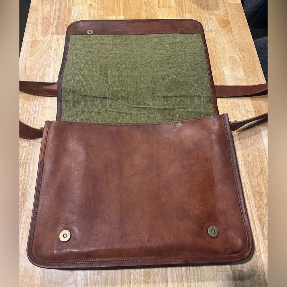 Vintage OKPTA 519426 Genuine Brown Leather crossbody messenger Bag.